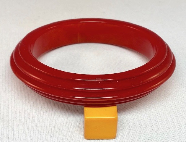 BB309 saturn carved marbled cherry red bakelite bangle